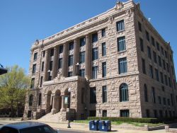 Lamar County Courthouse in Paris